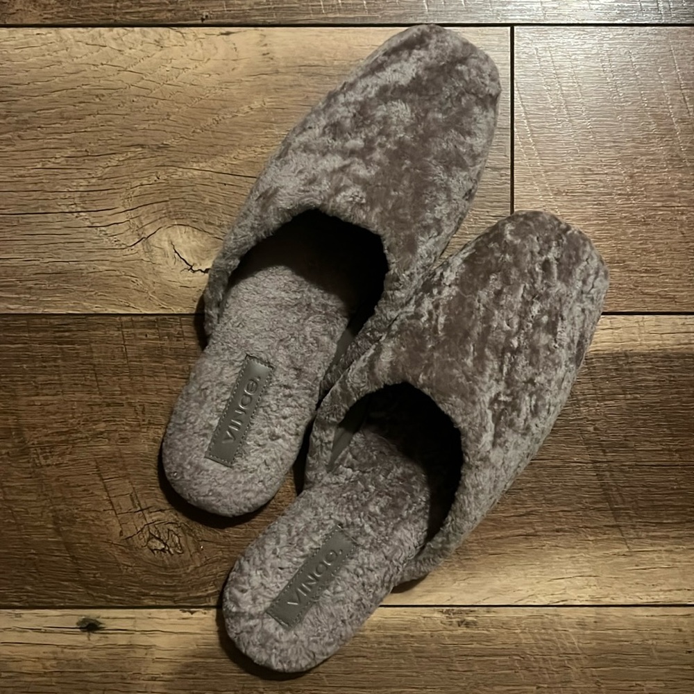 Vince NWOT Callum Taupe/Beige Genuine Lamb Fur Scuffs Slippers